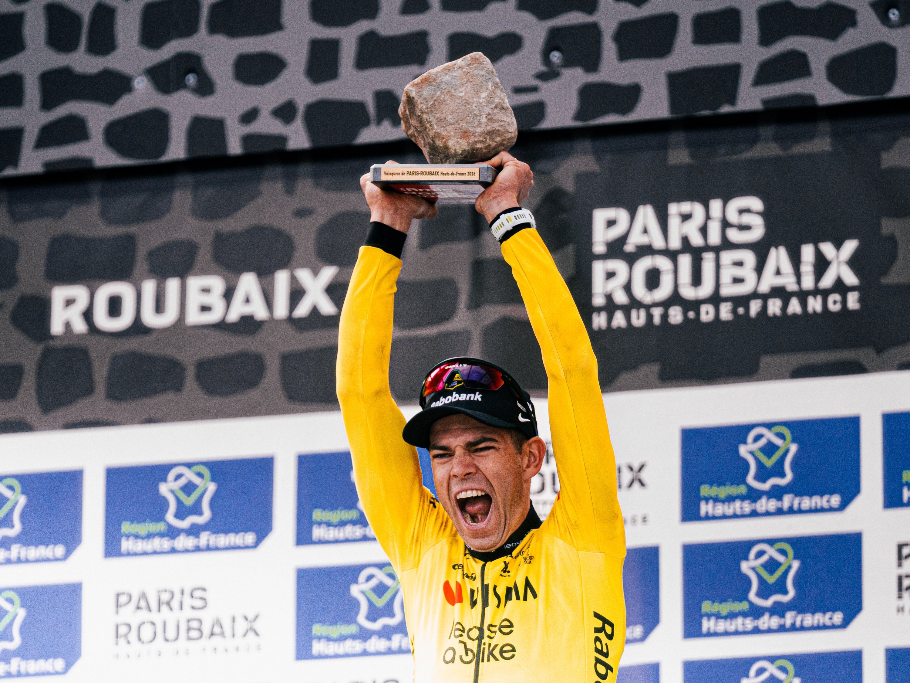 Prologo wins Paris–Roubaix