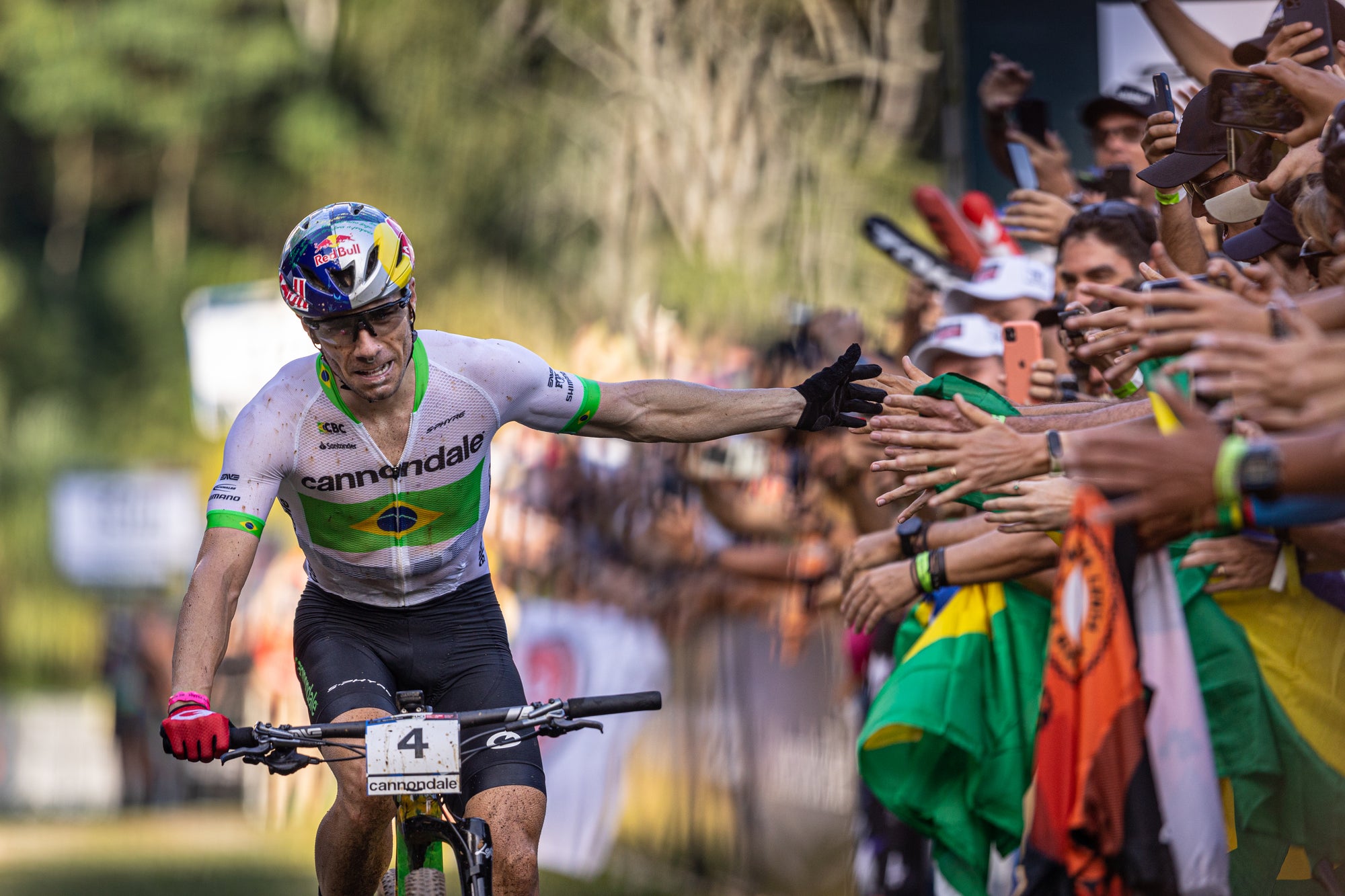 Video - Henrique Avancini, un inno alla MTB